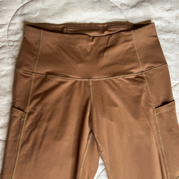 Workout leggings with pockets, size medium - Picture 2 of 4